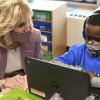 Möglichst jeder Lehrer an Schulen des Landkreises soll einen Laptop bekommen. Das Landratsamt zapft dafür ein Sonderprogramm des Freistaats an (Symbolfoto).
