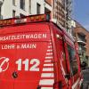 Ein Einsatzleitwagen der Feuerwehr Lohr steht am 04.03.21 vor dem Gebäudekomplex auf dem ehemaligen Brauerei-Komplex.