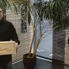 Manuela und Dietmar Reulbach bedankten sich bei Andreas Bätzel aus Nordheim für seine 25-jährige Treue zum Unternehmen mit einer Ehrenurkunde der Handwerkskammer und einem Präsent. Erfahrenheit, Sorgfalt und großes Wissen zeichnen den Mitarbeiter aus. Im Lauf der Jahre hat Andreas Bätzel einen großen Anteil an der stetigen Weiterentwicklung der Firma und war an vielen Innovationen beteiligt. Mit Meistertitel und Fortbildungen zur CAD-Fachkraft und zum europäischen Schweißfachmann unterstützt er tatkräftig die Firmenleitung. "Andreas ist nicht nur unsere rechte Hand, sondern auch unsere linke. Ohne ihn wäre unser Ablauf nicht denkbar", schwärmt Manuela Reulbach von ihrem Mitarbeiter. "Mit solch einem erfahrenen Mitarbeiter kann man beruhigt in die Zukunft schauen ...", sagte Dietmar Reulbach beim Fototermin. Im Bild von links Manuela und Dietmar Reulbach, Andreas Bätzel.
