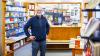 Franz Wölfel, Inhaber der Buchhandlung Glückstein in Haßfurt, ist der persönliche Kontakt zu seinen Kunden wichtig. So ist die Freude bei ihm groß, dass er seinen Laden nun wieder öffnen kann.