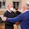 Lothar Derr (rechts) gratulierte als einer der ersten dem alten und neuen Bürgermeister Joachim Markert