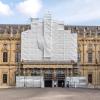Ein Teil der Residenz ist wegen Restaurierungsarbeiten verhüllt.