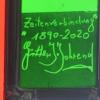 Die Glastür verbindet Elemente aus dem 19. und 21. Jahrhundert. Die Glastür verbindet Elemente aus dem 19. und 21. Jahrhundert.