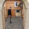Baurestaurator Jörg Kaspari hat die Sanierung am Kirchplatz übernommen. Baurestaurator Jörg Kaspari hat die Sanierung am Kirchplatz übernommen.