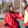 Kandidaten für die Startelf? Flügelspieler Rajiv van la Parra und Angreifer Stefan Maierhofer beim Training in Randersacker. 