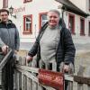 Gudrun Berndt und ihr Sohn Lorenz Berndt vom Schützenhof kritisieren die fehlende Planungssicherheit für Gastronomen.