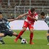 Wurde vor dem Spiel gegen die Kickers - fälschlicherweise - positiv getestet: Genki Haraguchi (links, hier im Zweikampf mit Dominik Meisel beim Spiel der Hannoveraner in Würzburg).
