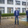 Stolz auf eine herausragende Leistung (von links): Landrat Florian Töpper, „Bayerns Bester“ Christian Hofmann und Marco Röder, Leiter des Sachgebiets Personal und Zentraler Service.