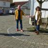 Im Bild (von links) Gerald "Jimij" Günther, Ingo Schäfer (beide Kulturpackt Schweinfurt), Gemeindereferentin Judith Dümler und Pfarrer Johannes Messerer.