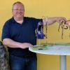 Mit Unterstützung durch die Kleinprojekteförderung des Landkreises wurden Unterrichtsmaterialien rund um Bienen und Imkerei angeschafft, berichtet Kreisvorsitzender Markus Gütlein.