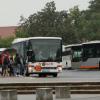 Für Autofahrer, die ihre Kinder von der Schule abholen wollen, ist der Busparkplatz am Haßfurter Schulzentrum gesperrt. Die rabiate Art, mit der ein Parkplatzaufseher einen Fahrer darauf hinwies, brachte ihn nun aber vor Gericht.
