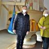 Vielfältige Herausforderung für die Kinder bieten die Einbauten im Gruppenraum des neuen Erweiterungsbaus des Kindergartens in Stammheim. Kindergartenleiterin Inge Koßner stellte sie Bürgermeister Horst Herbert vor. Vielfältige Herausforderung für die Kinder bieten die Einbauten im Gruppenraum des neuen Erweiterungsbaus des Kindergartens in Stammheim. Kindergartenleiterin Inge Koßner stellte sie Bürgermeister Horst Herbert vor.