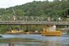 Schutzdalben sollten weitere Beschädigungen an der Segnitzer Brücke verhindern. Am Ende der Brücke änderte das aber nichts mehr.