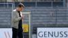 Ob sich Kickers-Sportvorstand Sebastian Schuppan hier alte Tabellenstände vergangener Spielzeiten ansieht? 