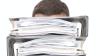 Am Limit: Als "prüfende Dritte" müssen Steuerberater Anträge auf Corona-Wirtschaftshilfen prüfen. Durch ständige Nachbesserungen und viel Bürokratie kostet das die Branche viel Zeit und Nerven. 