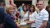 Das Weinfest in der Rotenburstraße ist ein beliebter Treffpunkt für Schoppenfreunde aus der Region.