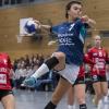 Wo können die HSV Handballerinnen aus Bergtheim in der momentanen Corona-Lage trainieren? Archivfoto aus der Willi-Sauer-Halle vom 25.1.2020 beim Spiel des HSV Bergtheim gegen den VfL Günzburg. Im Foto v. l. Alena Harder (VFL) und Lisa Seibert (HSV).