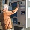Am Parkplatz Haaggasse drückt Wolfgang Daniel die "Brötchentaste". Ab 1. Mai ist das kostenlose Parken von 15 Minuten bei den Einrichtungen, die von den Stadtwerken betrieben werden, nicht mehr möglich.