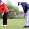 Auf den Golfplätzen der Region herrscht wieder reger Betrieb. Wie hier beim Golf Club Schweinfurt in Löffelsterz gibt es beim Golfen momentan einige Sonderregeln zu beachten. Grundsätzlich ist das Golfen als kontaktfreier Individualsport derzeit wieder erlaubt.