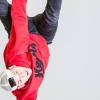 Profi Daniel Winterstein alias "Ditto" zeigt im Online-Kurs, wie Breakdance geht.