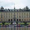 Nach zwei bis drei Stunden gibt es eine Pause (vor Schloss Drottningholm, Stockholm). Nach zwei bis drei Stunden gibt es eine Pause (vor Schloss Drottningholm, Stockholm).