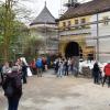 Schloss Frankenbergs Anziehungskraft ist ungebrochen. Es fand zwar an Christ Himmelfahrt nicht das beliebte Weinfest statt, dafür gab es aber hauseigene Weine und Bratwurst to go.