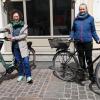 Martha Maucher, Leiterin der Stadtbücherei und Eva Eichhorn, Koordinatorin des Radelteams der Stadtbücherei sind am Start – beim Radeln für ein gutes Klima.