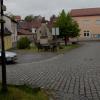 Blick von der Leitenstraße aus auf den Dorfplatz von Breitbrunn, der mit einem Kleinprojekt attraktiver gestaltet werden soll.