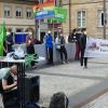 Hubertus Schaller (links) beschwor die Vielfalt einzigartiger Menschen in der Demokratie, die gepflegt und verteidigt werden müsse.