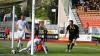 Dieses war der erste Streich der SpVgg Bayreuth im Fußball-Regionalliga-Play-off-Spiel gegen Viktoria Aschaffenburg im Hans-Walter-Wild-Stadion:  Markus Ziereis (rechts) freut sich über das Kopfballtor von Edwin Schwarz (nicht im Bild) zum 1:0. Torwart Kevin Birk (Mitte) sieht den Ball nur noch hinter der Linie. 