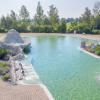Der Heilwassersee steht neben Außenbecken auch zur Verfügung. Noch geschlossen bleibt das innenliegende Becken. Der Heilwassersee steht neben Außenbecken auch zur Verfügung. Noch geschlossen bleibt das innenliegende Becken.