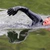 Freischwimmen im Main bei zwölf Grad: Am 1. Mai hat Jo Werner in Neopren-Klamotten ihre ersten Trainingseinheiten in diesem Jahr zurückgelegt.