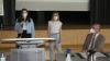 Landrat Wilhelm Schneider (rechts) und die Mitglieder des Zweckverbandes Schulzentrum hörten interessiert den Ausführungen der Schülerinnen (von links) Lena Kram und Antonia Liehr zu. Das P-Seminars "Fair-Verbund - Gemeinsam für mehr Nachhaltigkeit" am Regiomontanus-Gymnasium Haßfurt möchte mit der Aufstellung von Mülltrennbehältern im Schulhaus einen Beitrag zum Umweltschutz leisten.
