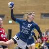 Ab Samstag beginnt für Svenja Winheim (am Ball) und ihren HSV Bergtheim wieder der Spielbetrieb. Allerdings werden, anders als auf diesem Bild im Januar 2020, keine Zuschauer in die Willi-Sauer-Halle dürfen.
