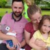 Alles gut gegangen: Am 29. Mai wurde der kleine Friedrich unter ganz besonderen Umständen geboren. Mit im Bild Joachim und Luisa Hein mit Tochter Lieselotte. 
