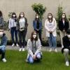Die eine Hälfte der Gesundheitsklasse 11GA an der Fach- und Berufsoberschule Bad Neustadt stellte sich zum Erinnerungsbild im Hof der Vill’schen Altenstiftung, nachdem sie den Bewohnern die Aktivierungskisten übergeben hatten. Die eine Hälfte der Gesundheitsklasse 11GA an der Fach- und Berufsoberschule Bad Neustadt stellte sich zum Erinnerungsbild im Hof der Vill’schen Altenstiftung, nachdem sie den Bewohnern die Aktivierungskisten übergeben hatten.