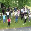 Gruppenfoto mit den Auszubildenden aus dem Bistum Würzburg im Garten des Exerzitienhauses Himmelspforten am Ende des "Azubitags". Mit auf dem Bild (ganz links) sind Valerie Diemer, Referentin für Ausbildungsberufe und die Ausbildungsinitiative, und Domvikar Peter Göttke, Leiter der Abteilung Personalgewinnung und Ausbildung.