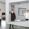 Begehbare Klangskulptur: Kuratorin Henrike Holsing, Denise Ritter und Luisa Heese, Leiterin des Kulturspeichers (von links). 