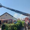 Mit ihrer Drehleiter unterstützte die Feuerwehr Zeil die Löscharbeiten.