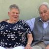 Rosemarie und Friedrich Ott auf ihrem Bänkchen vor dem Haus. Das Ehepaar feierte Diamantene Hochzeit.