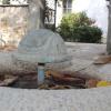 Die aktuell noch abgestellten Brunnen in Gerolzhofen, wie auf diesem Archivbild der Brunnen gegenüber des Haupteingangs zum Friedhof, sollen laut Bürgermeister Thorsten Wozniak in den kommenden Tagen wieder sprudeln. Es seien nicht alle Brunnen betriebsbereit.