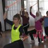 Erste Tanzschritte wurden zusammen mit Übungsleiterin Conny Lingnau-Scheckenbach im Pfarrsaal von St. Norbert eingeübt.