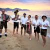 Fränkische Musi am Strand von Malaysia. Fränkische Musi am Strand von Malaysia.