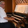 Bernhard Seelbach, Regionalkantor aus Karlstadt, trug sich im Rahmen der "Gartenstädter Orgelkonzerte" in das musikalische Gästebuch ein. Seine präsentierten Stücke aus der Zeit der Romantik begeisterten die vielen Gäste und Freunde der Orgelmusik im Gotteshaus St. Konrad der Gartenstadt.