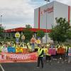 Die Gewerkschaft Verdi hat am Mittwoch die Belegschaft im Kaufland-Lager in Donnersdorf erneut zu einem Warnstreik aufgerufen. Aus der Frühschicht ab 5.30 Uhr nahmen rund 140 Beschäftigte teil. 