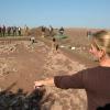 Erneut wird in diesem Sommer auf den Veitsberg gegraben. Die Öffentlichkeit soll, wie auf diesem Foto von einer früheren Grabung, umfassend von Dr. Petra Wolters informiert werden.