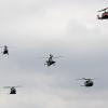 Hubschrauber aus allen Heeresfliegerverbänden begrüßten die Bell UH-1D über dem Flugplatz Bückeburg. Hubschrauber aus allen Heeresfliegerverbänden begrüßten die Bell UH-1D über dem Flugplatz Bückeburg.