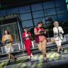 Leicht zu erraten, wer in der "Wechseljahre-Revue" wer ist: (von links) Evelyn Fuchs (Junge), Anja Lenßen (Karrierefrau), Christine Zart (Hausfrau), Ulrike Walther (Vornehme).