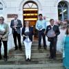 Sie haben sich um die Entwicklung ihrer Heimatgemeinde verdient gemacht und wurden im Zuge der zweitägigen Veranstaltung „Genuß und Kultur“ in Sommerach besonders geehrt (von links): Winfried Kraus, Franz Völk, Waltraud Dilling, Helmut Pfaff, Altbürgermeister Elmar Henke und Bürgermeisterin Elisabeth Drescher. Sie haben sich um die Entwicklung ihrer Heimatgemeinde verdient gemacht und wurden im Zuge der zweitägigen Veranstaltung „Genuß und Kultur“ in Sommerach besonders geehrt (von links): Winfried Kraus, Franz Völk, Waltraud Dilling, Helmut Pfaff, Altbürgermeister Elmar Henke und Bürgermeisterin Elisabeth Drescher.