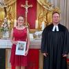 Pfarrer Michael Hofmann konfirmierte Lina Hofmann (nicht verwandt) in der Kirche in Filke.
